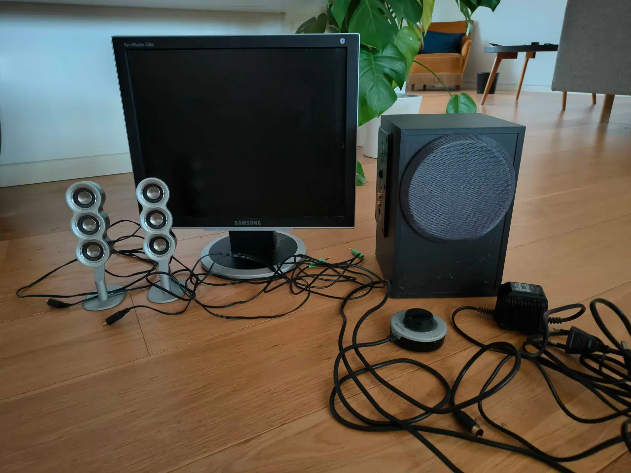 Billede 1 - Samsung skærm og Creative I-Trigue højttalere