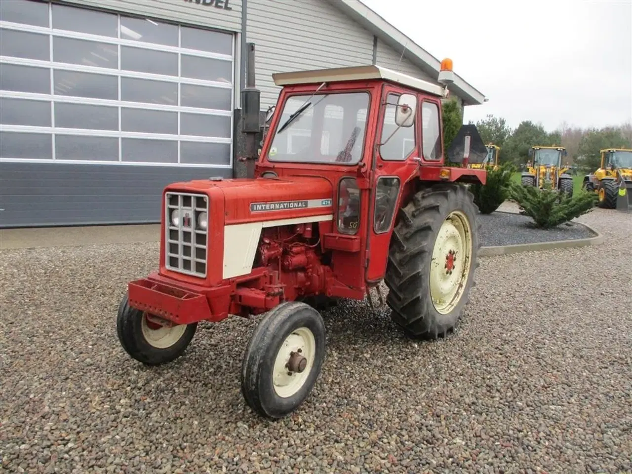 Billede 11 - IH 474 En ejers traktor med lukket kabine på