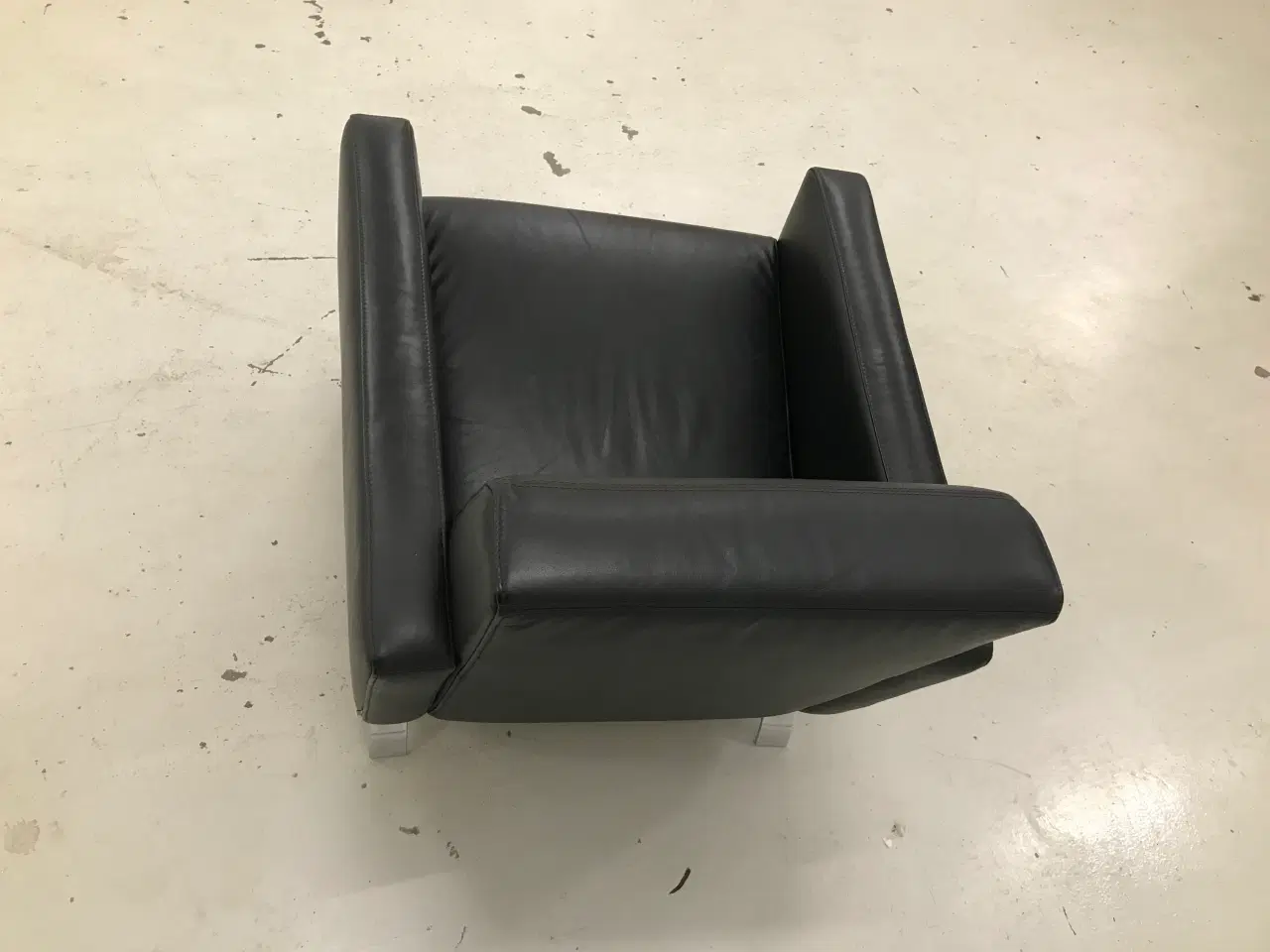 Billede 4 - Lounge stol fra Boconcept i sort anilin læder.