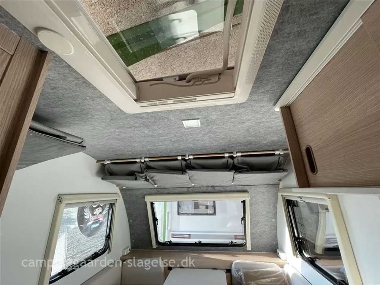 Billede 5 - 2026 - Adria Aviva Lite 360 DK   Let, El-bilvenlig og Perfekt til Sommer – Adria Aviva Lite 360 DK Køjevogn