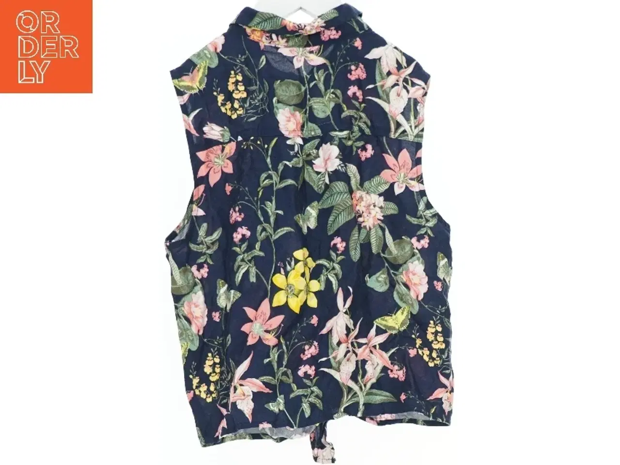 Billede 2 - Blomstrende mavebindetærvløs skjorte fra H&M (str. 152)