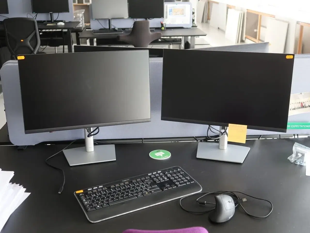 Billede 1 - 2 stk. computerskærme DELL, tastatur, mus