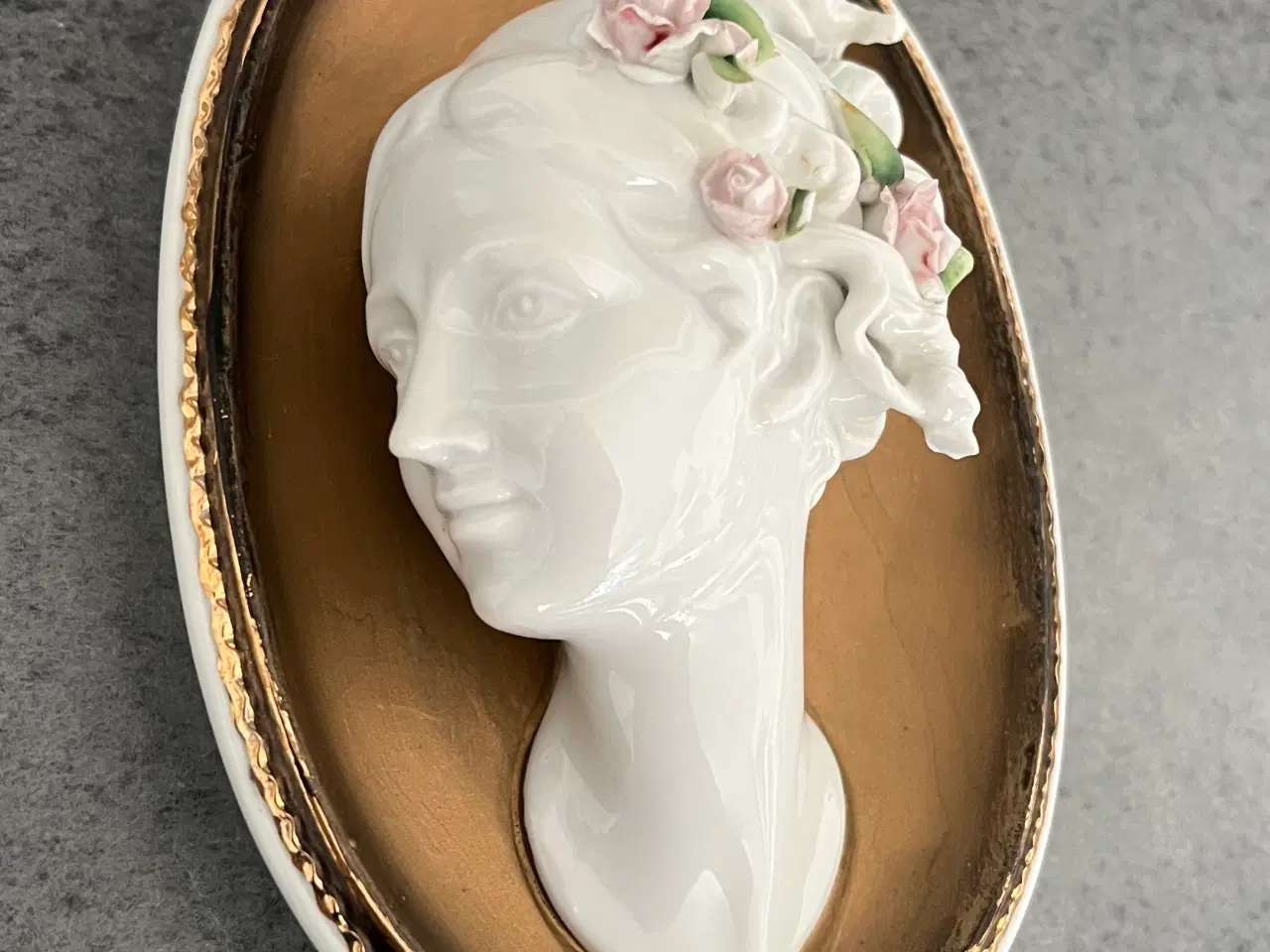 Billede 2 - Kvinde porcelæns hoved i vægramme