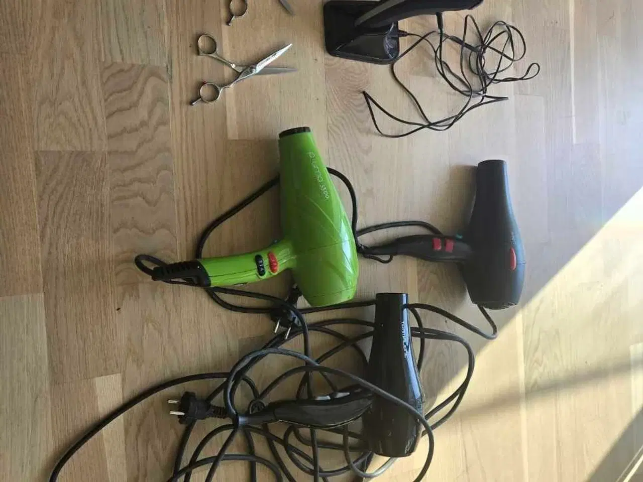 Billede 2 - Hårtrimmere, sakse og føntørrer