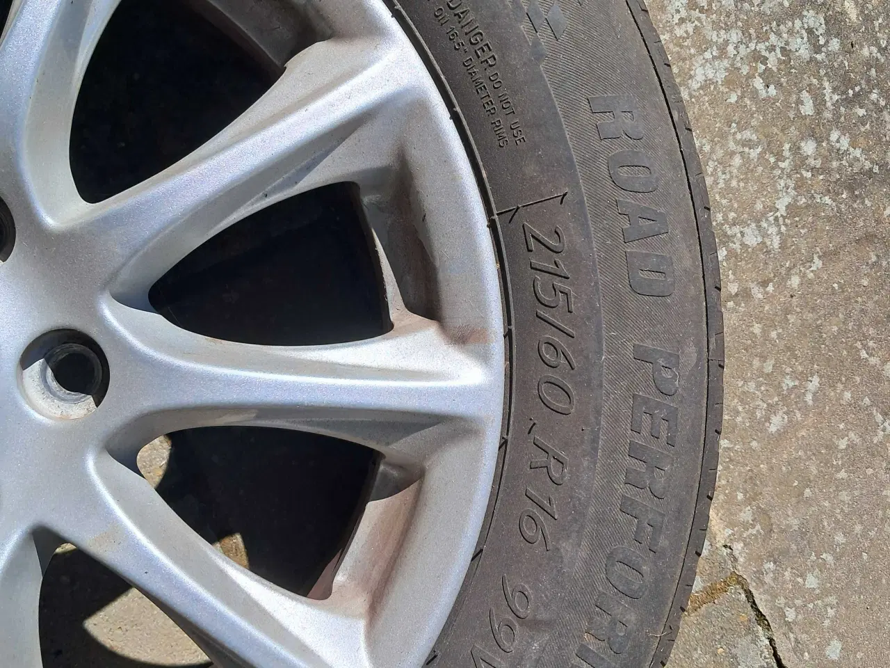 Billede 2 - Fire stk dæk med fælge til en Ford Mondero sælges,