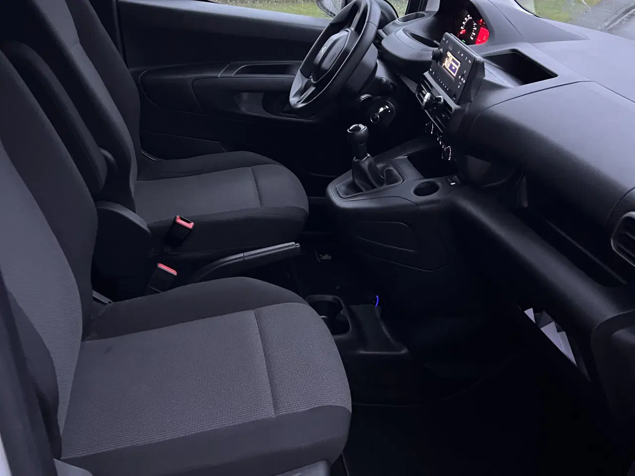 Billede 10 - Fin lille vare bil 