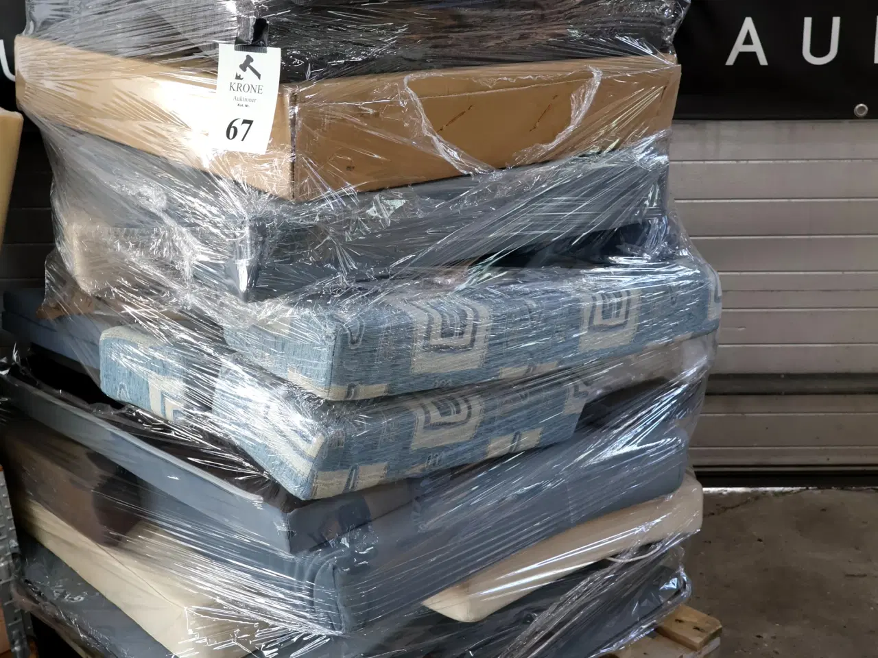 Billede 5 -  Paller med diverse Hynder.