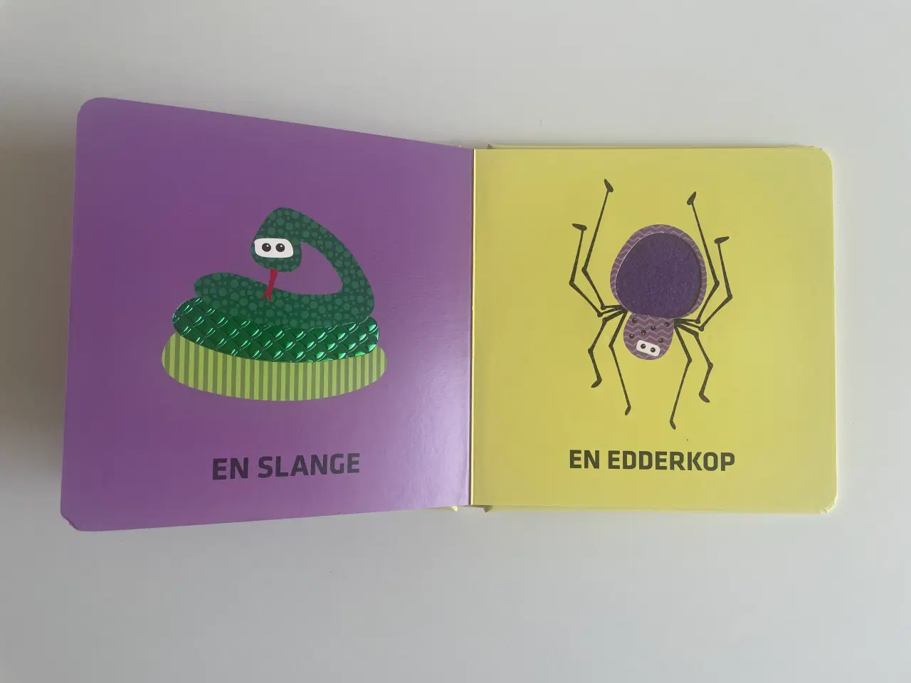 Billede 3 - Se, rør og føl bog til små børn 