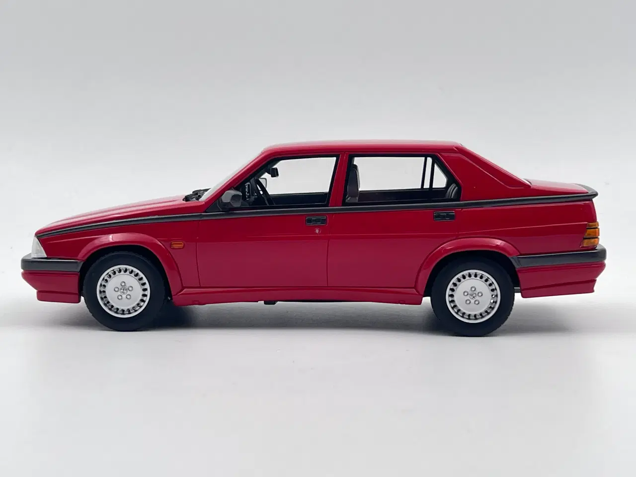 Billede 3 - 1987 Alfa Romeo 75 2,0 Twin Spark - 1:18