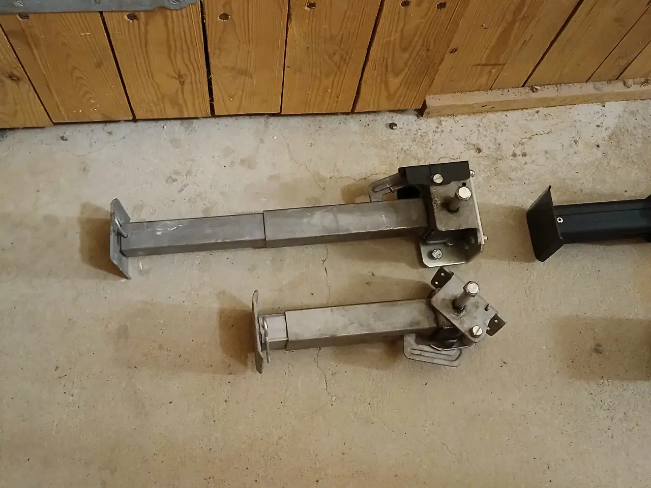 Billede 1 - Støtteben , 2 stk som nye ..