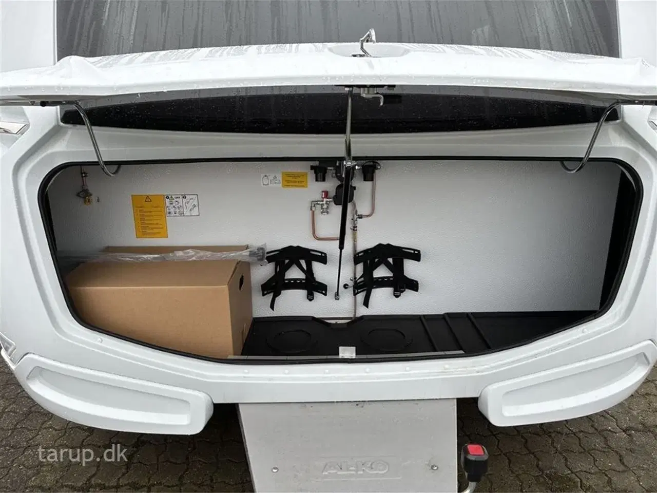 Billede 8 - 2026 - Kabe Ametist 560 GLE KS B2 PREMIUM LINE   enkeltsenge, udtræk til dobbeltseng, rundsiddegruppe i mørkegråt skind, ALDE centralvarme, vandbåren gulvvarme, stort kompressor køleskab