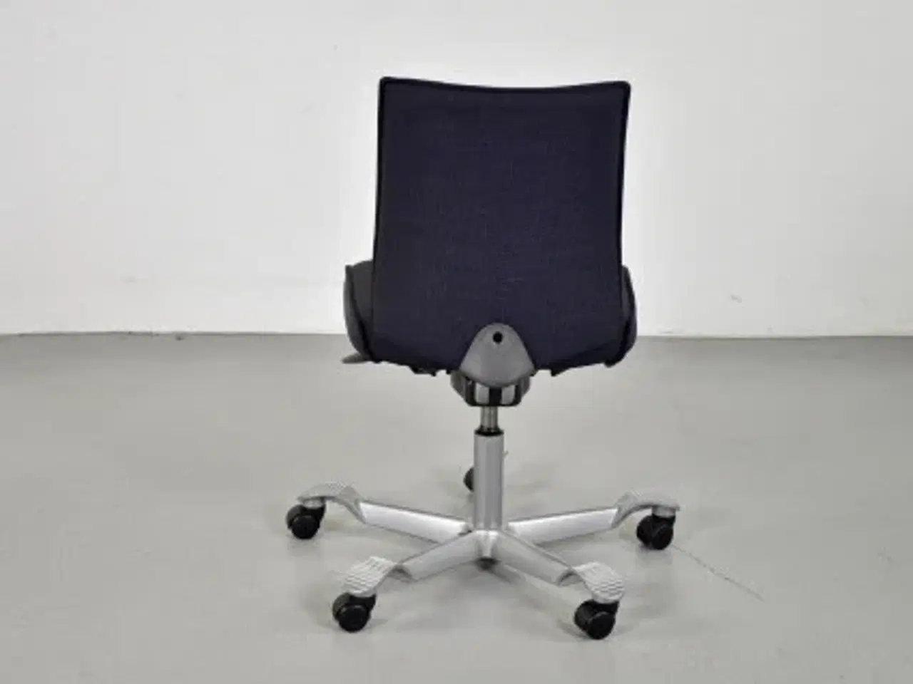 Billede 3 - Häg h05 5200 kontorstol med sort/blå polster og alugråt stel