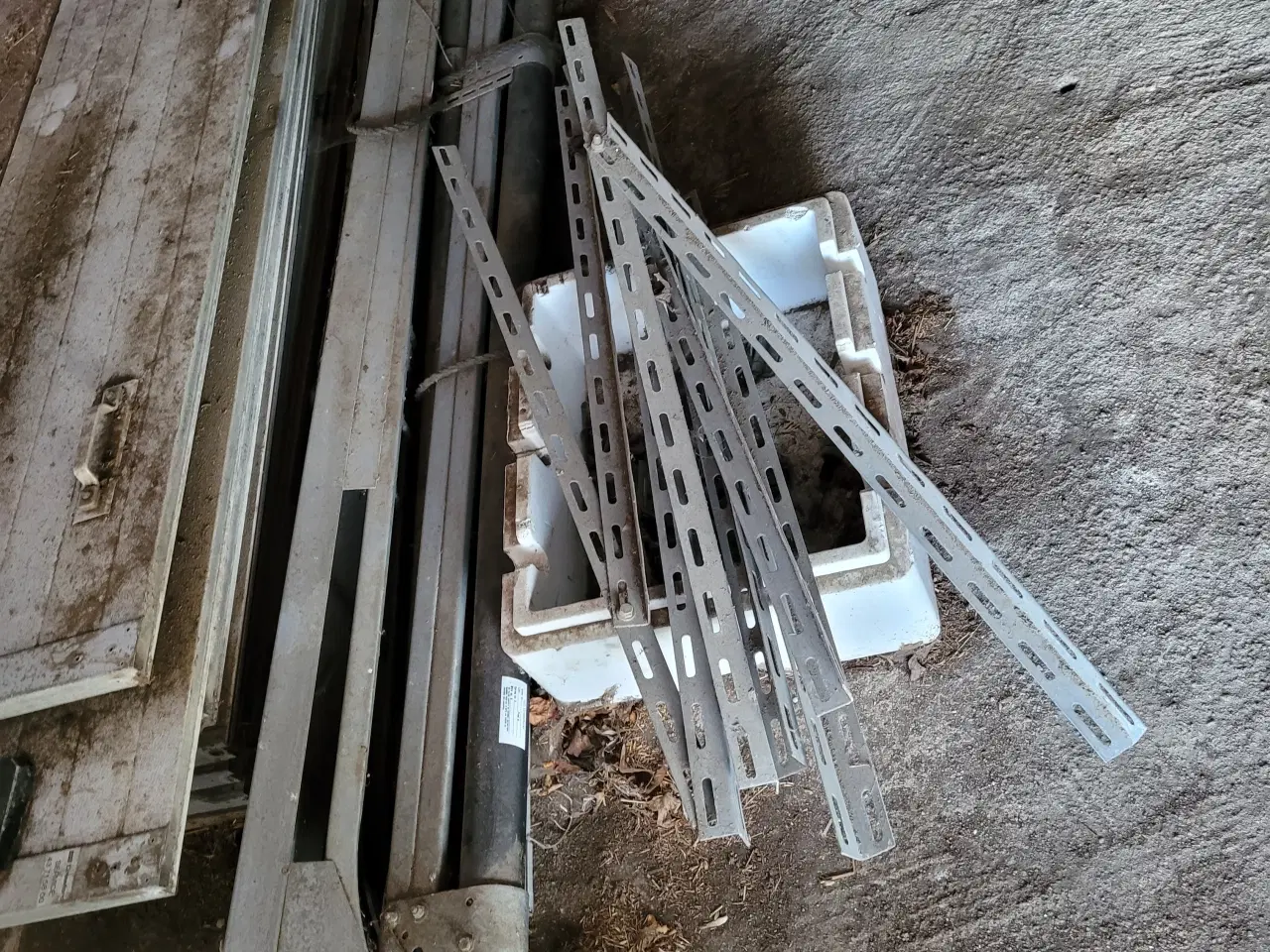 Billede 2 - Aluport gives væk