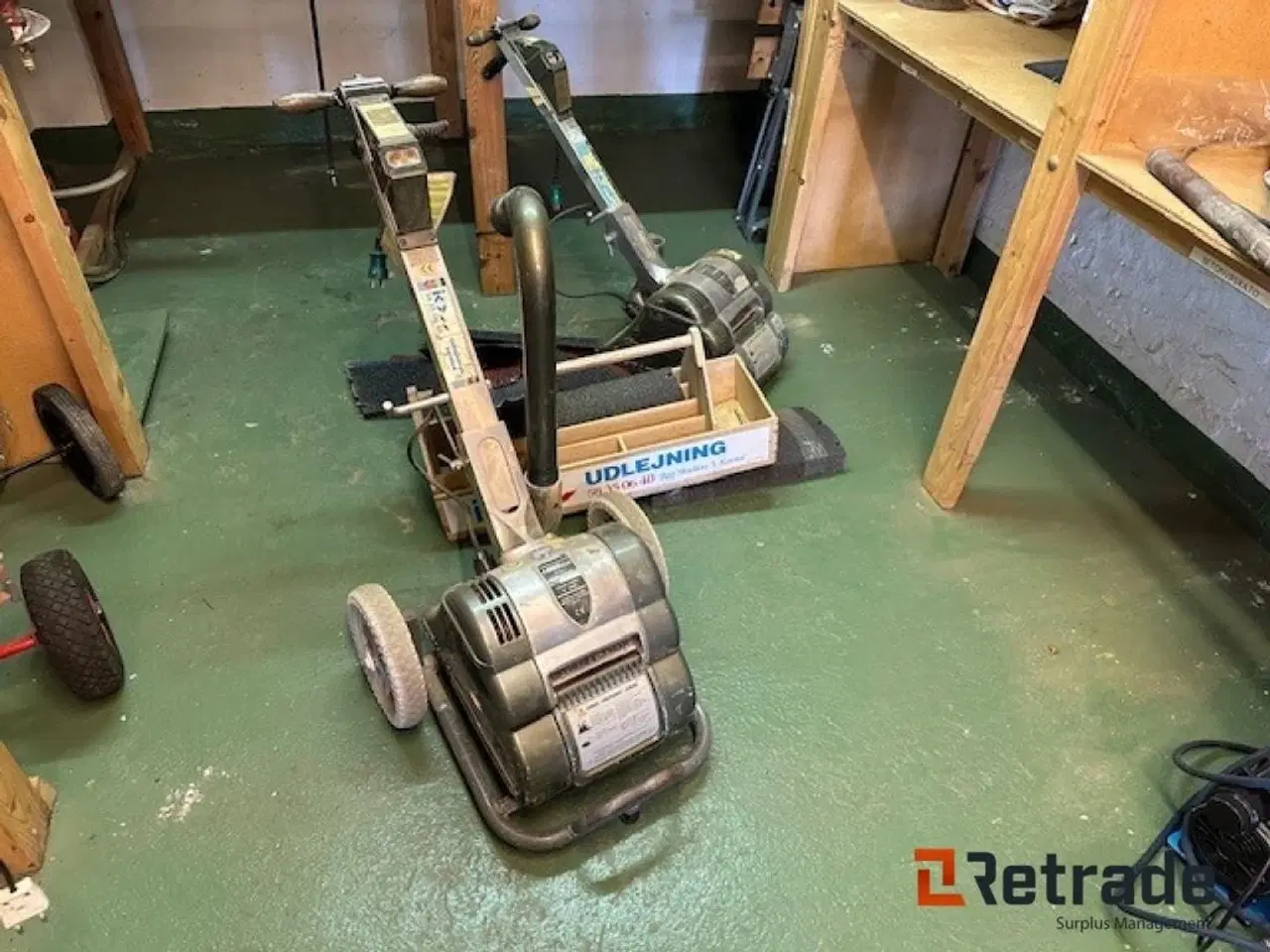 Billede 2 - - - - Forskelligt udstyr Hiretech HT8-12 2 Stk gulv sliber med sandpapir den ene virker.