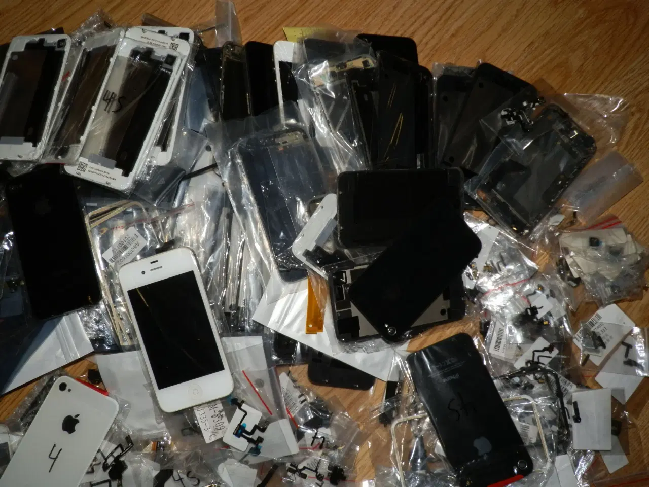 Billede 6 - Stort lot med div. iPhone 4/4S og div. nye dele