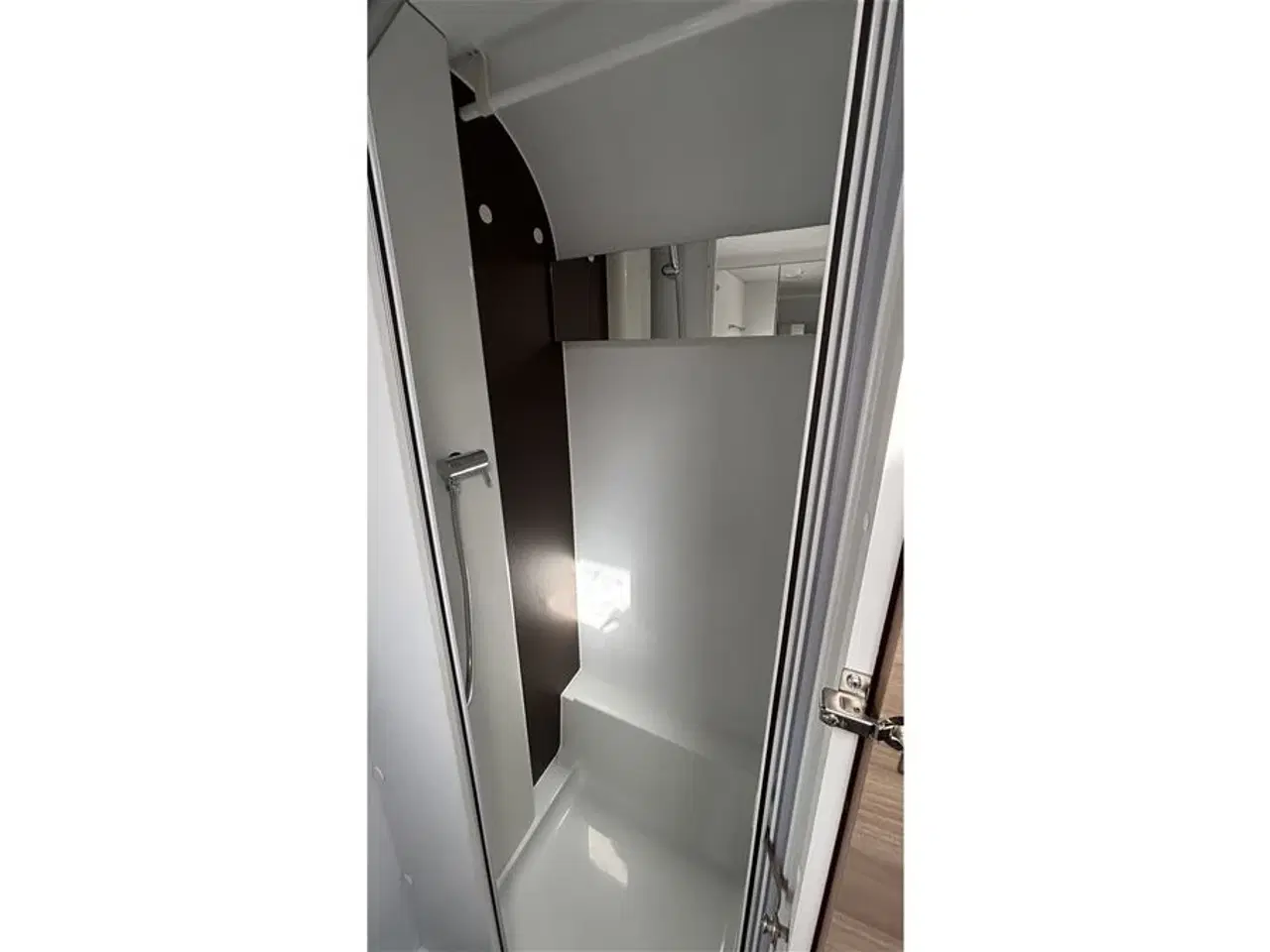 Billede 4 - 2016 - Adria Altea 552 PK   3 køjer, meget pæn og velholdt