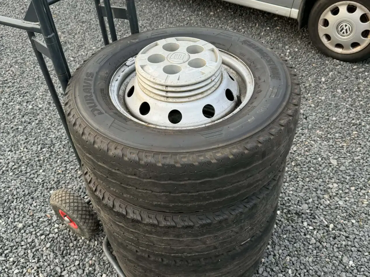 Billede 1 - 13" Fiat Stålfælge med helårsdæk