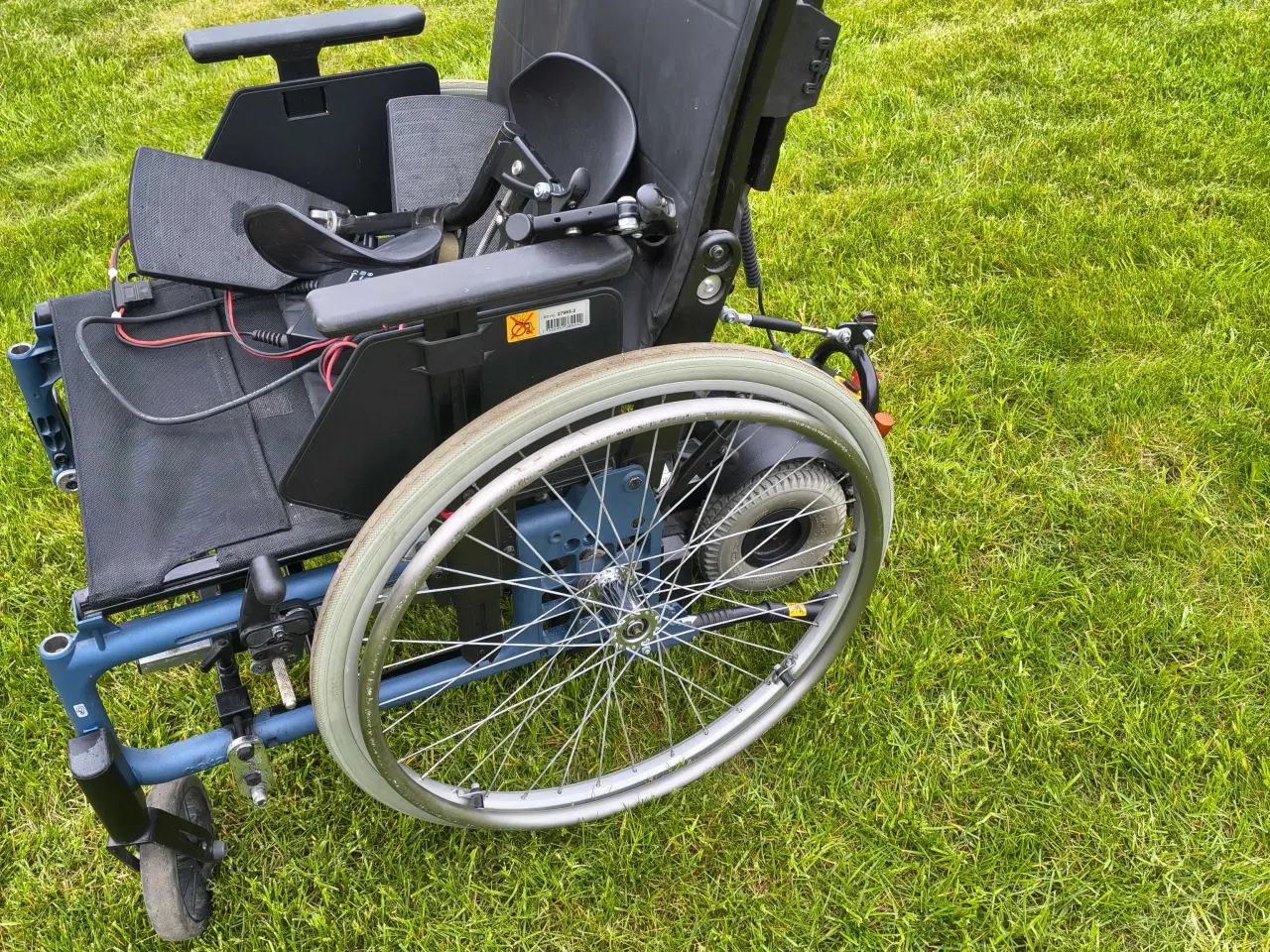 Billede 1 - Kørestol, letvægt med hjælpemotor for ledsager