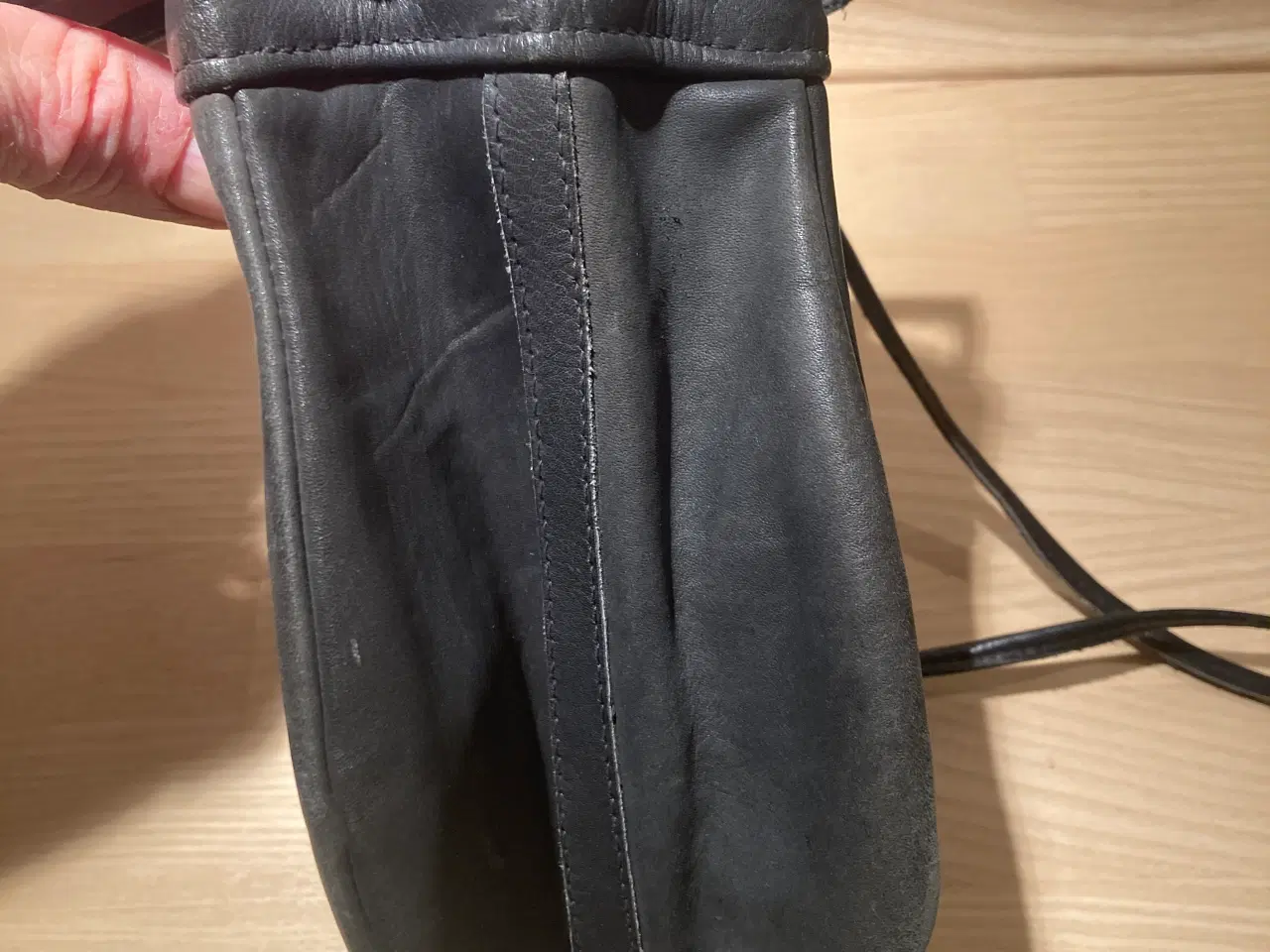 Billede 7 - Lækker lille “tobakspungs” skuldertaske