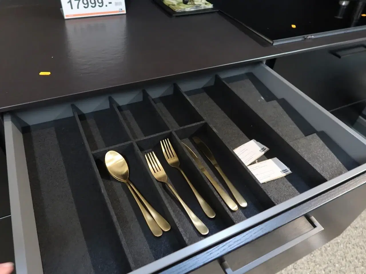 Billede 17 - Køkken NORDANRO uden hårdehvidevarer med stenbordplade DEKTON