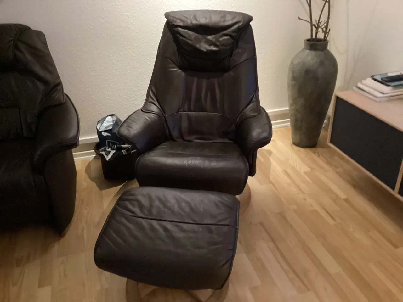 Billede 3 - Sofagruppe og lænestole med skamler i læder