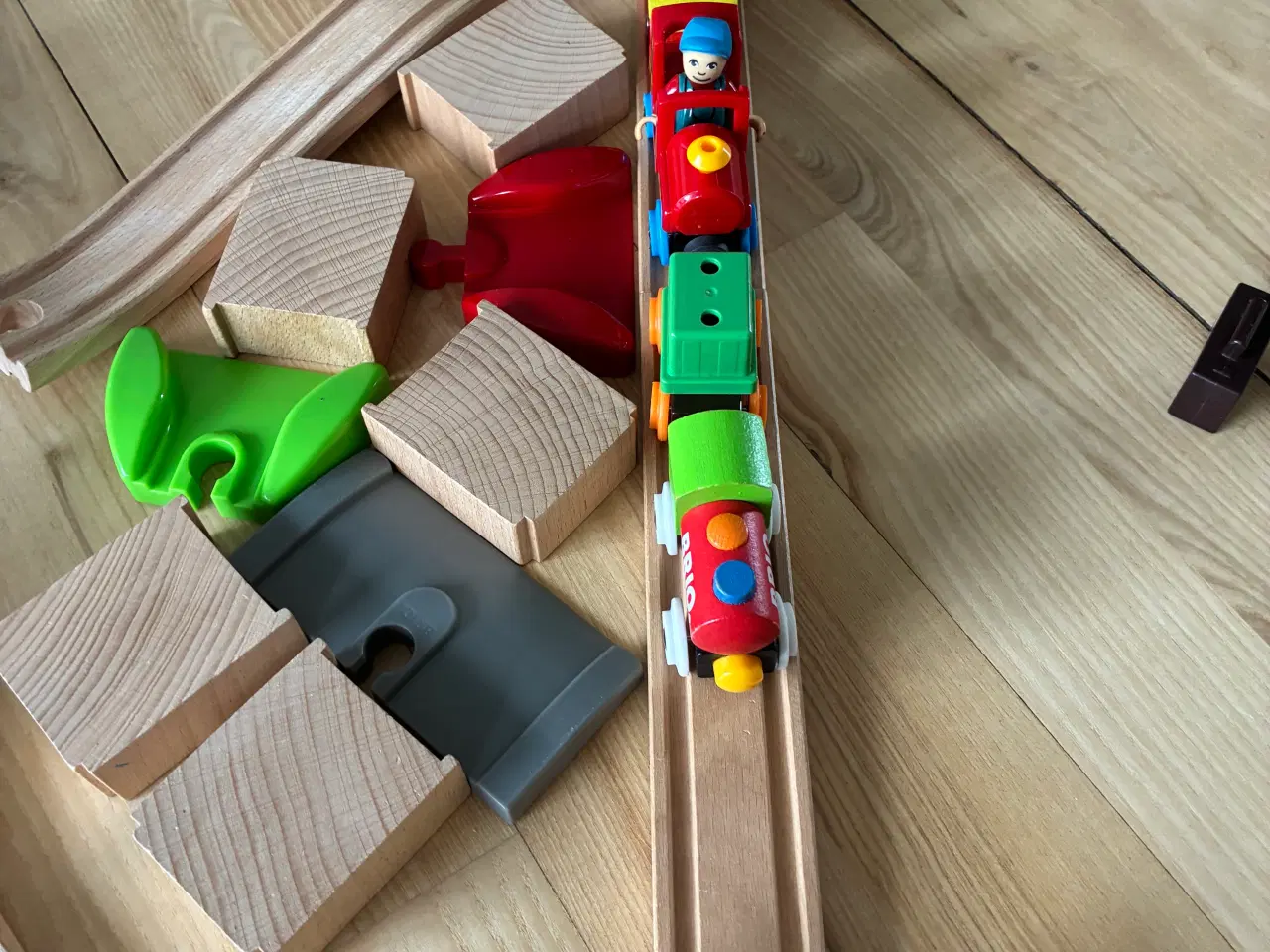 Billede 2 - BRIO togbane med tilbehør