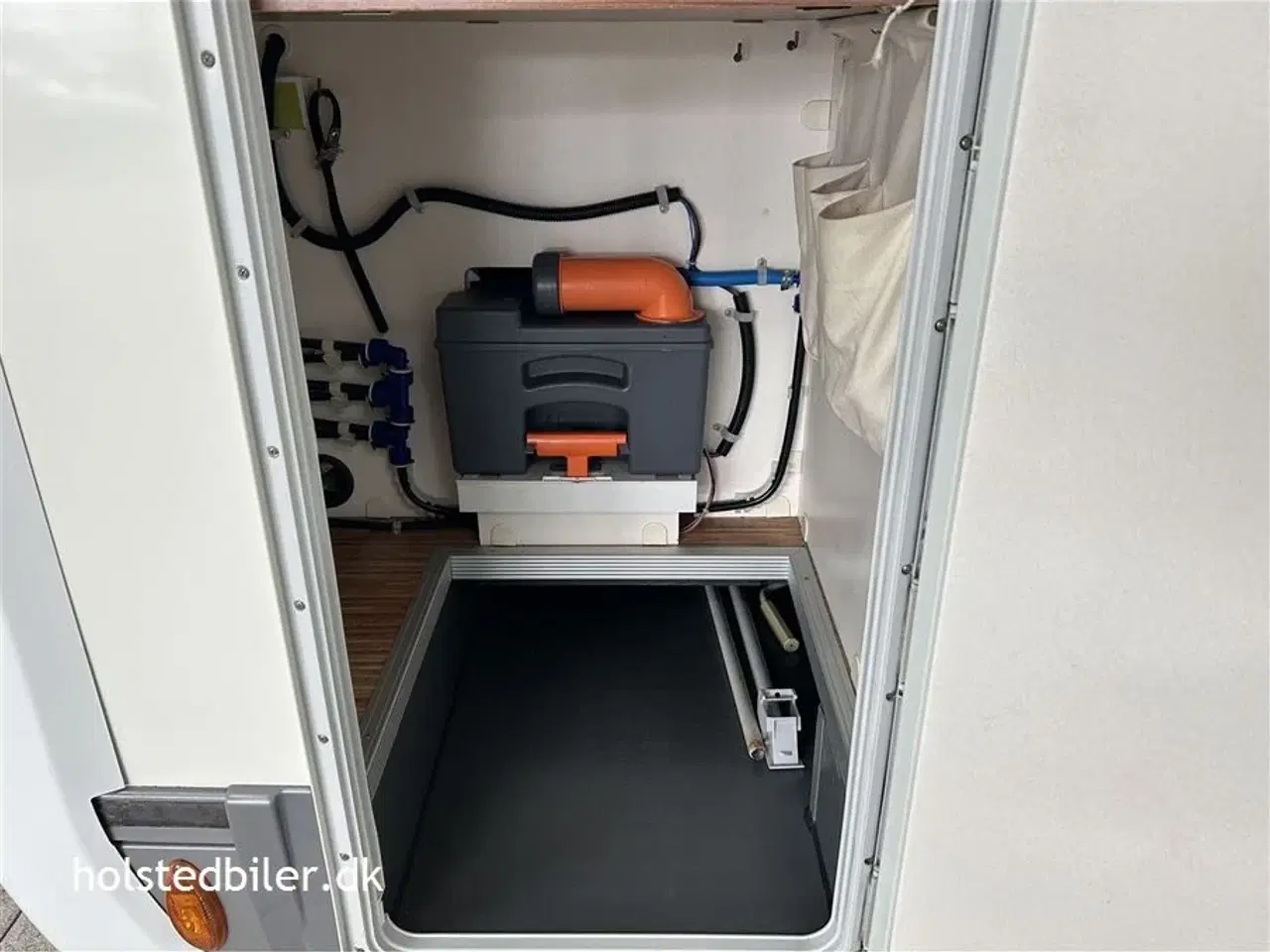 Billede 18 - 2011 - Adria Coral 670 SLT   5 selepladser - km KUN 72000 - 2 enkeltsenge.