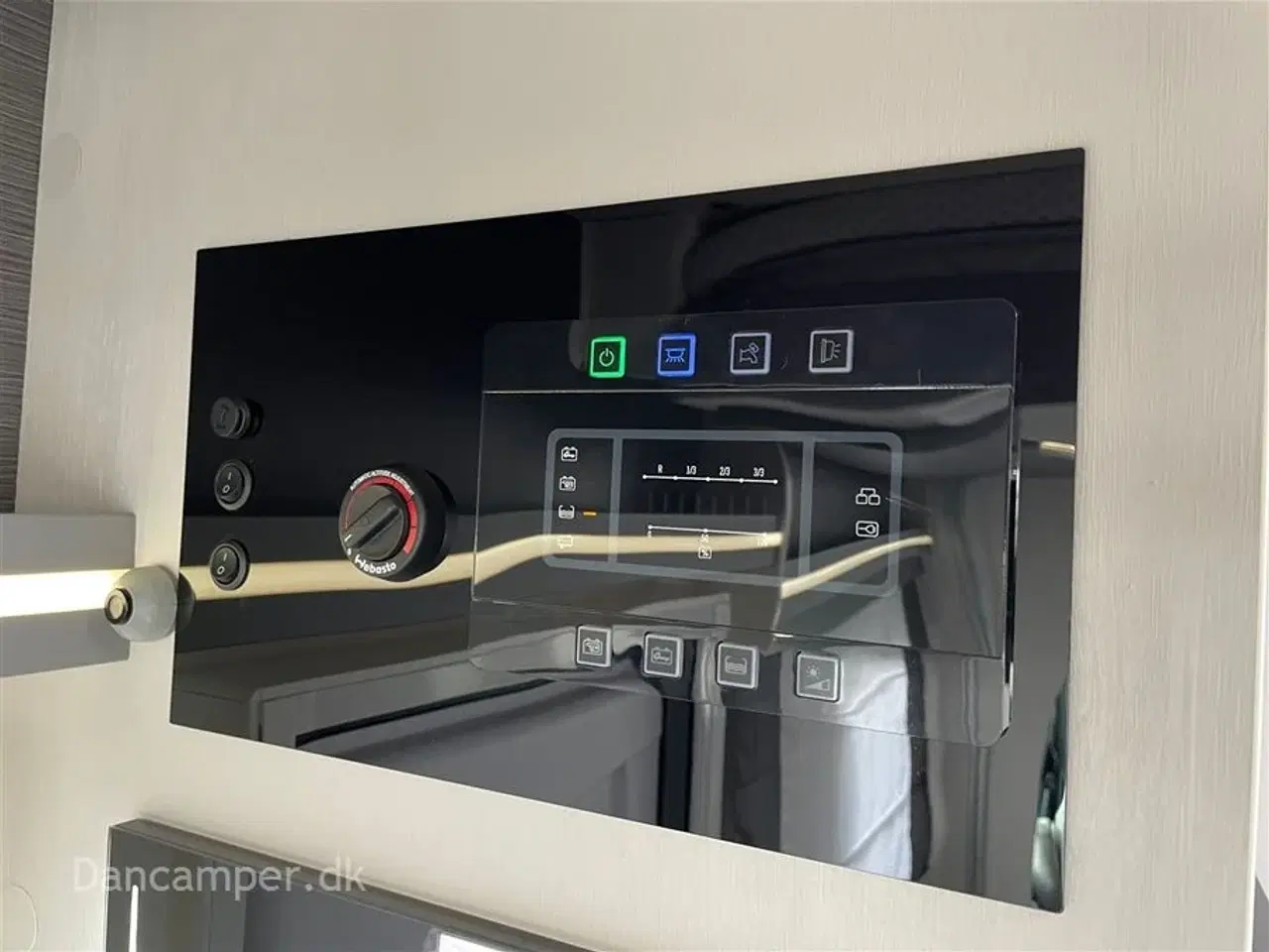 Billede 15 - 2021 - Chausson 640 Titanium Premium   Kommisionssalg - 200 AH Lithium, 2000W inverter, 170Hk &amp;amp;amp;amp;amp; 6-trins automatgear, Solceller mm.
