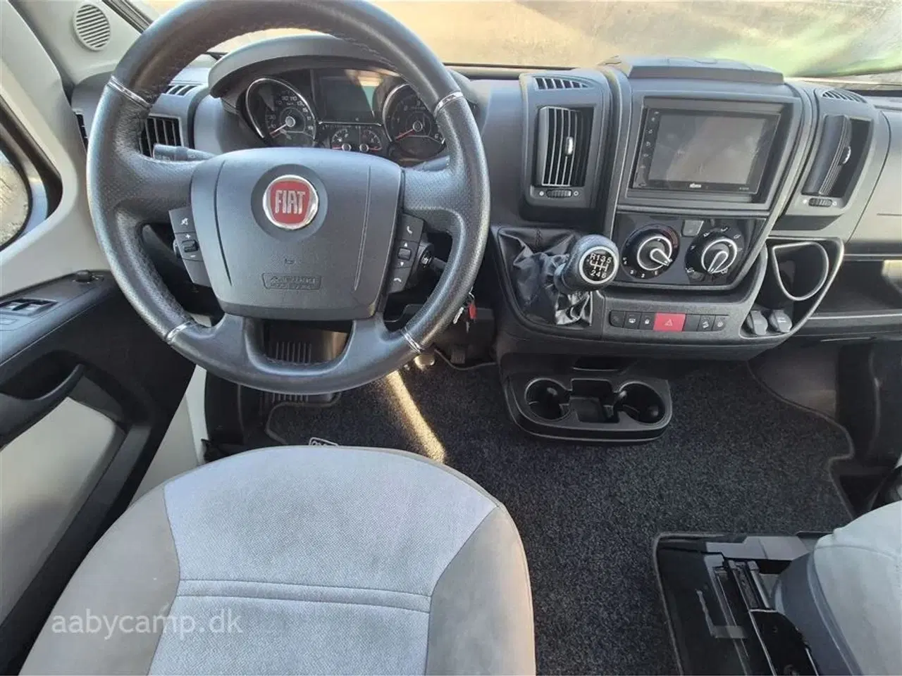 Billede 6 - 2020 - Benimar Mileo 296   markise. cykelstativ. batteri. solcelle. queensbed. 5 selepladser. Bemærk sælges Kun Til CVR!!