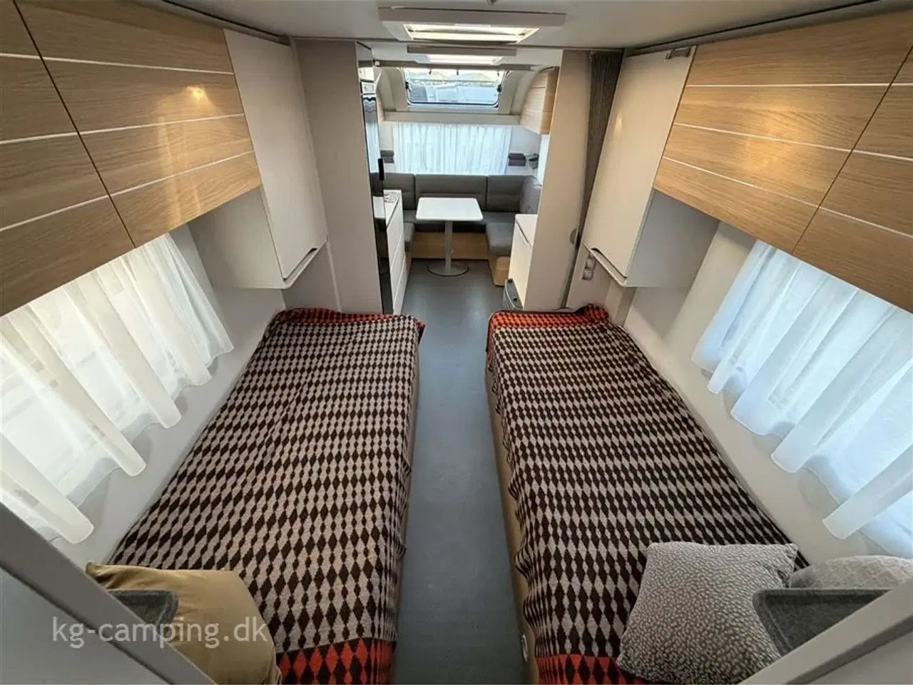 Billede 8 - 2021 - Adria Adora 572 UT   Flot enkeltsengsvogn med mover og soltelt. Velholdt og mulighed for nedvejning til 1700 KG