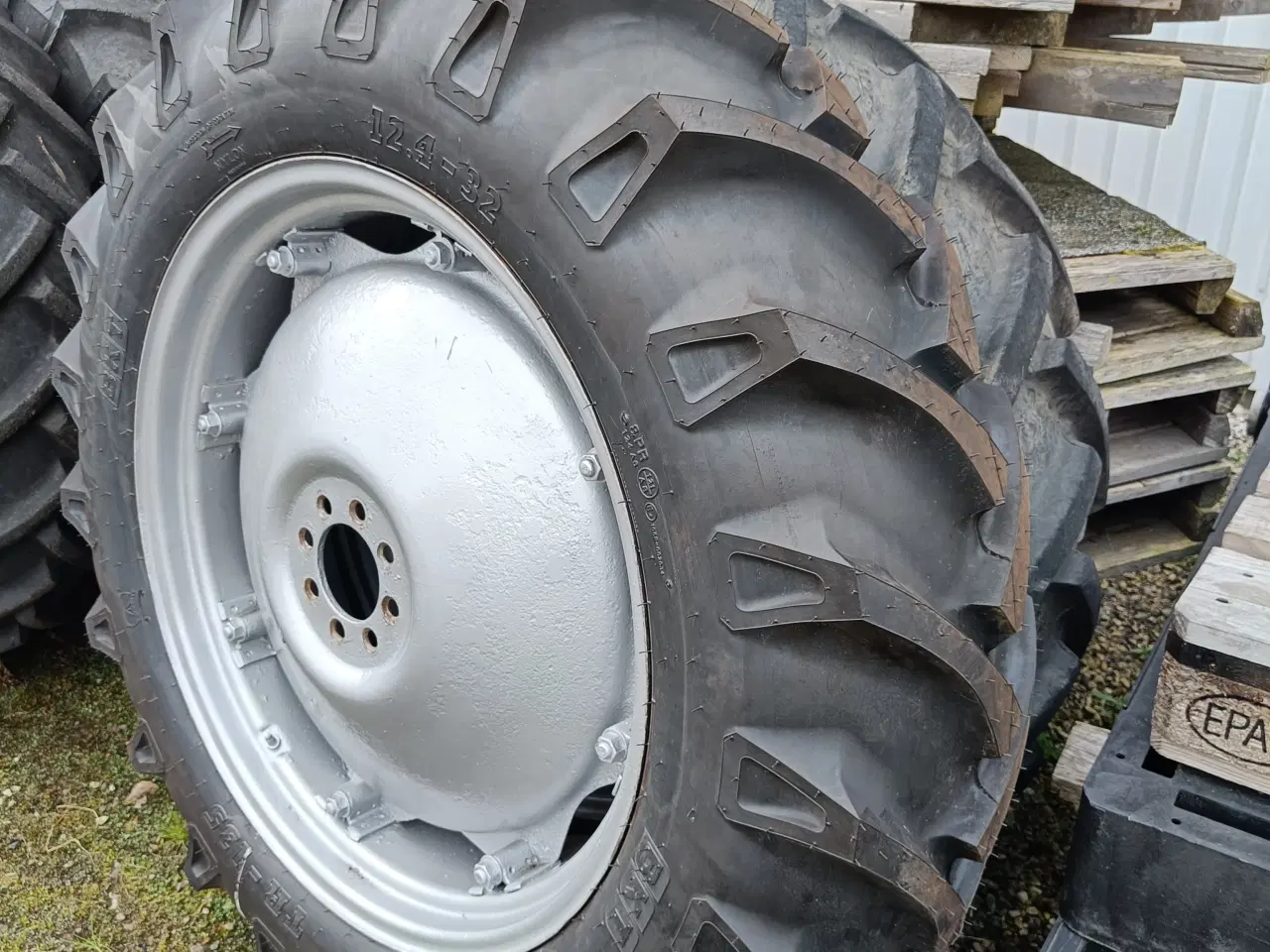 Billede 2 - Massey Ferguson   hjul 12,4X32