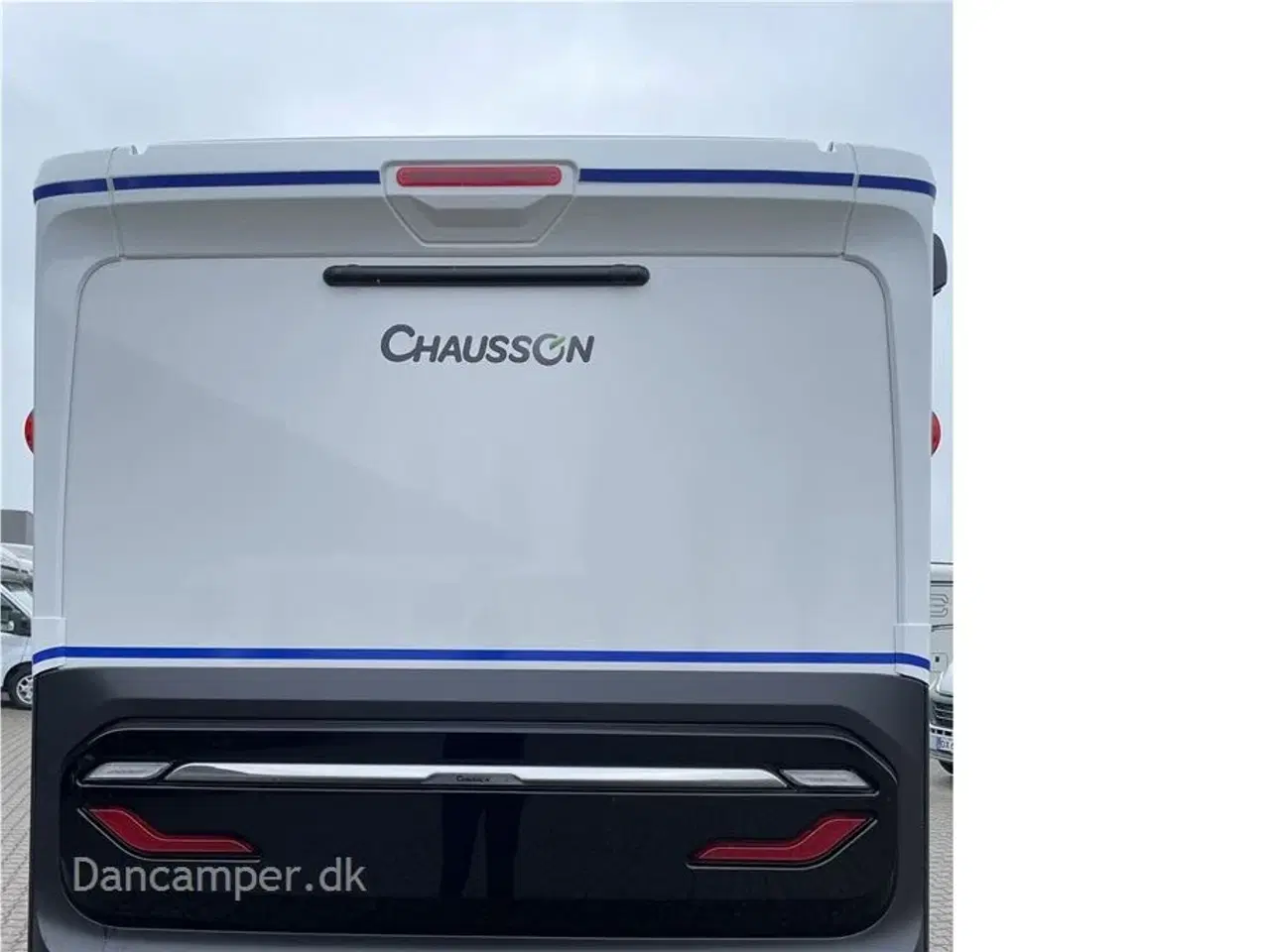 Billede 3 - 2024 - Chausson X550   Nedsat kr. 100.000,- Smal, kort og rummelig! Top moderne og nytænkt autocamper. Med stor Lounge og siddegruppe, sænkeseng,
