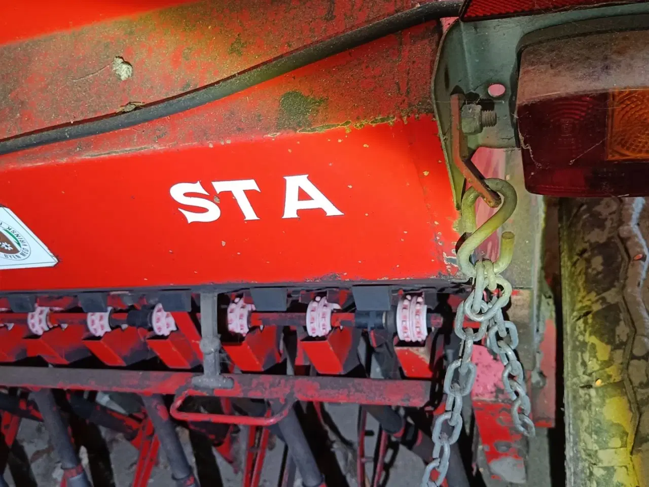 Billede 11 - - - - Stegsted såmaskine 4 meter med bugsere udstyr