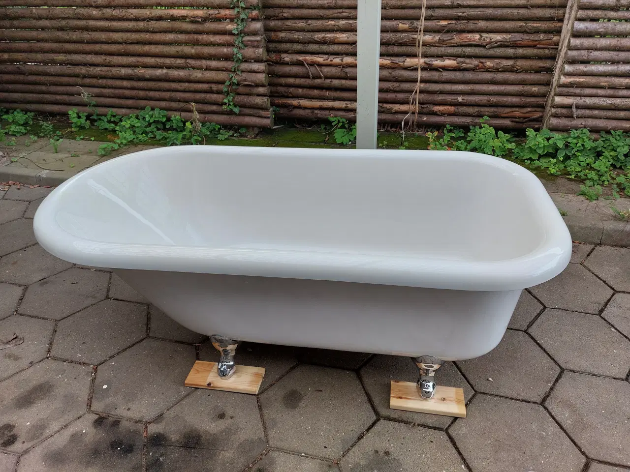 Billede 2 - SOLGT! Badekar, fritstående på fødder