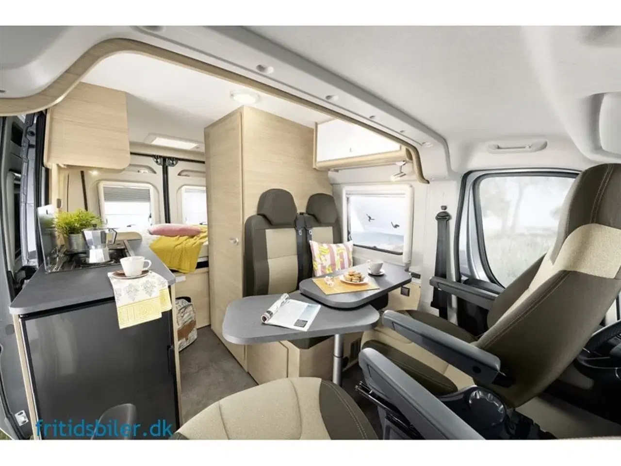 Billede 6 - 2024 - RoadCar R 600 140 Hk   Kompakt Fritidsbil Citycamper med tværstillet dobbeltseng bygget på Citroen
