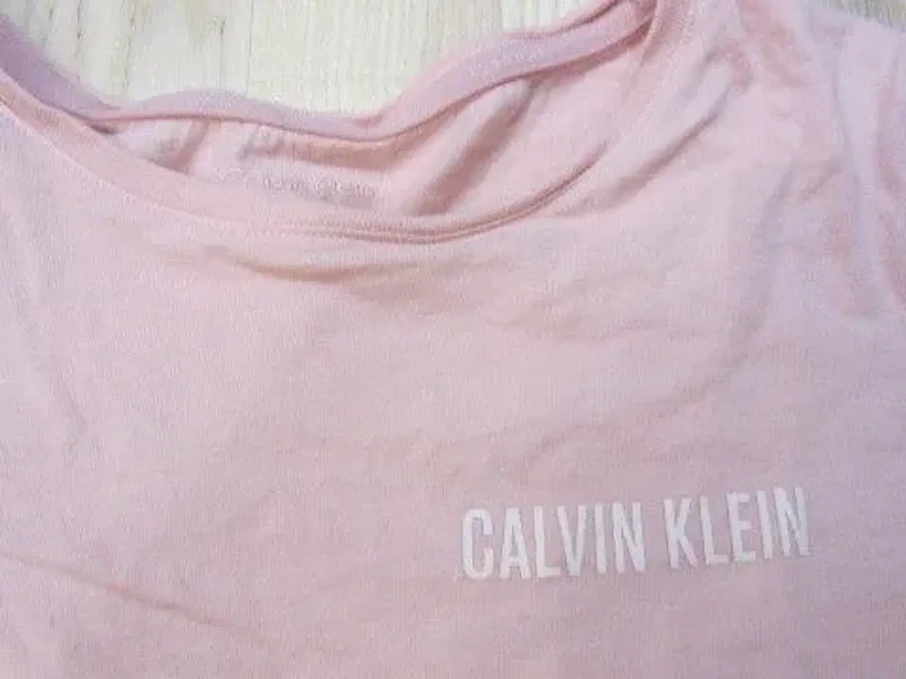 Billede 3 - Str. 152-164, 2 Calvin Klein t-shirts