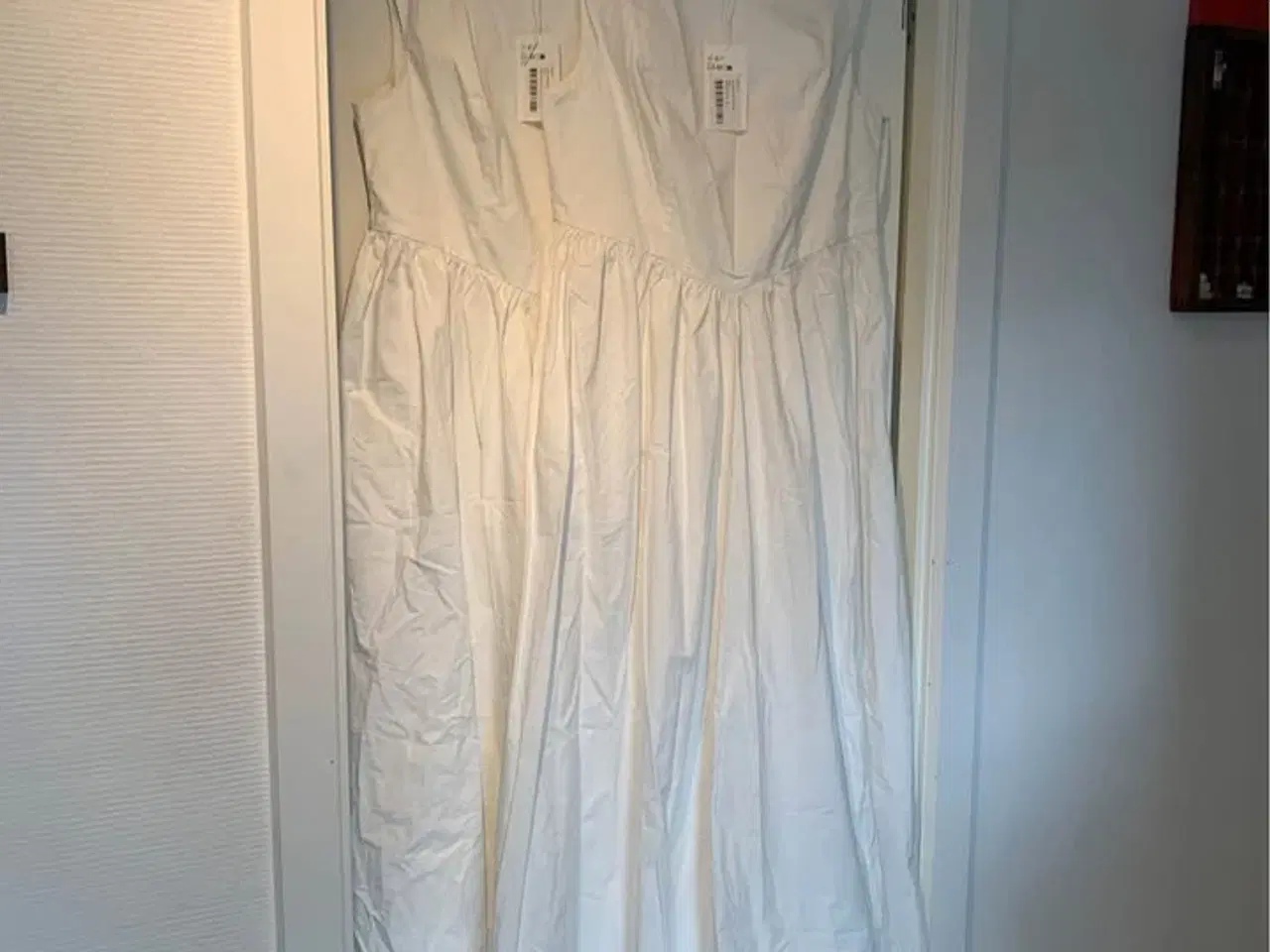 Billede 4 - Brudekjoler NA-KD uden ærmer Str. 40/42 - NYE