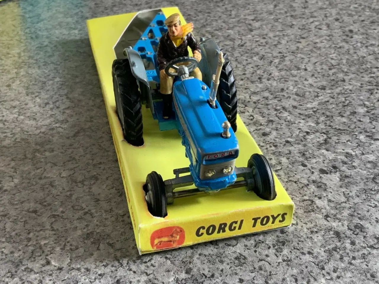 Billede 6 - Corgi Toys No. 13 Gift Set Ford 5000 Tractor 