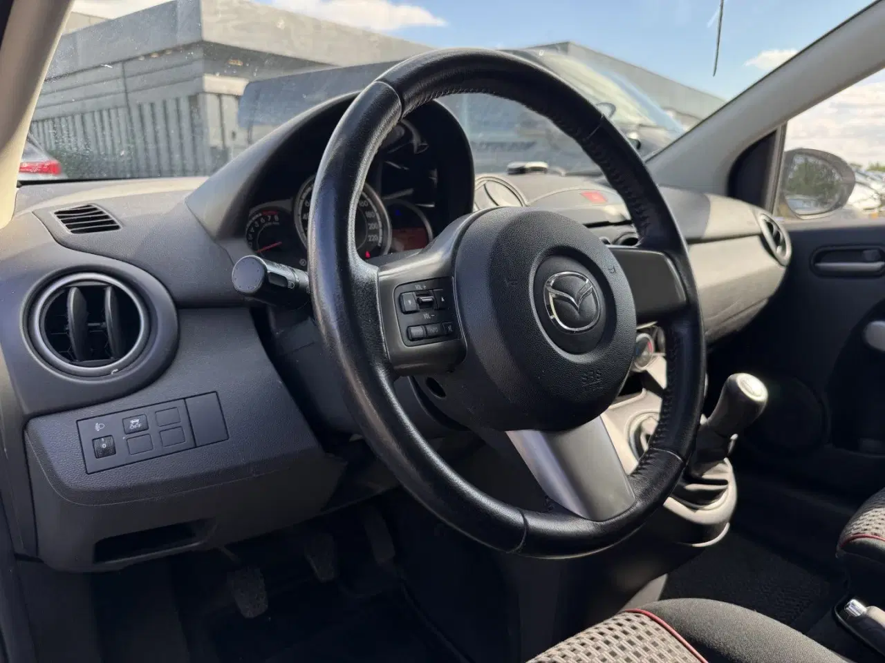 Billede 6 - Mazda 2 1,3 Takara Edition 84HK 5d
