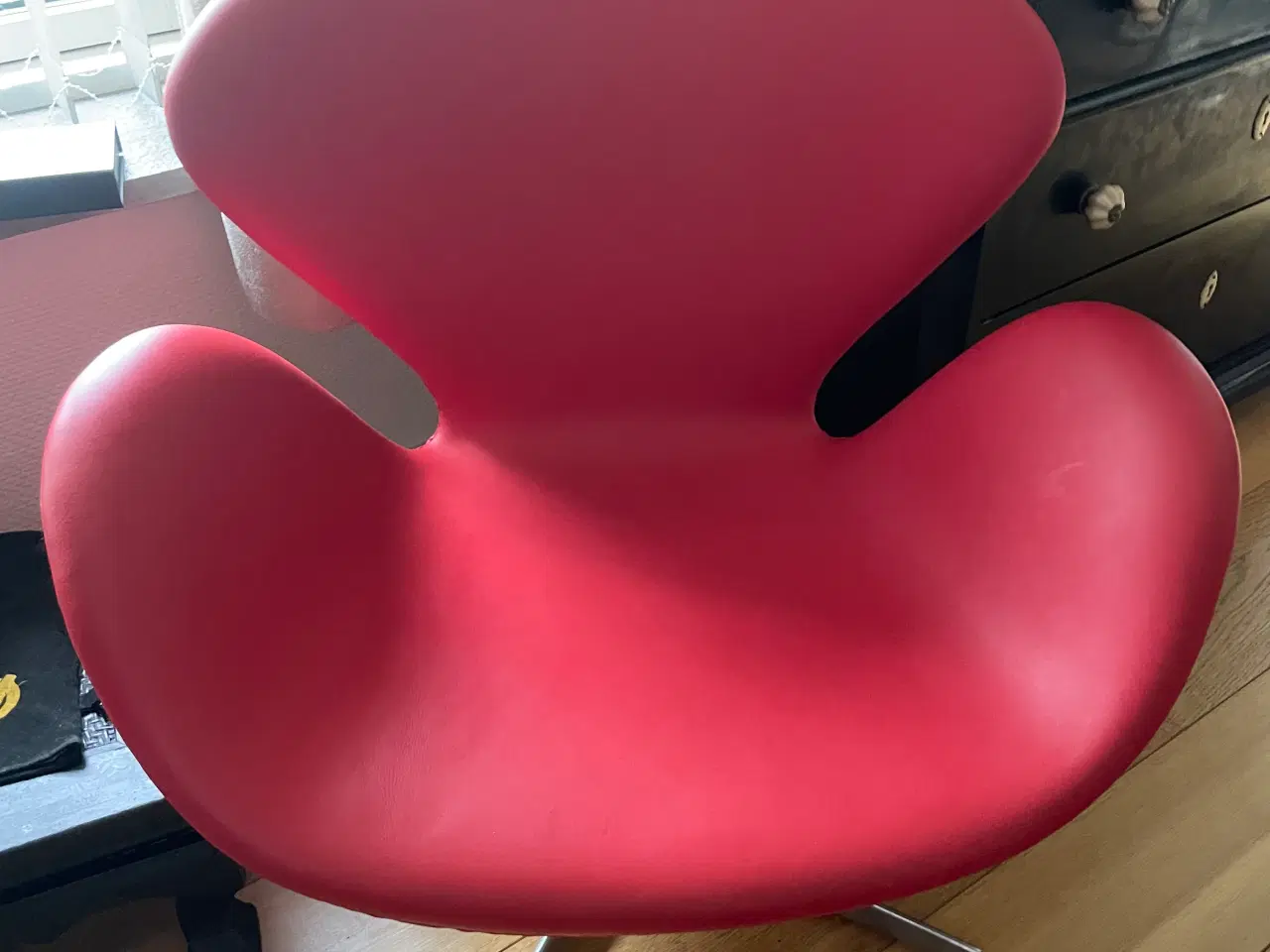 Billede 1 - Rød stol uden brugsspor