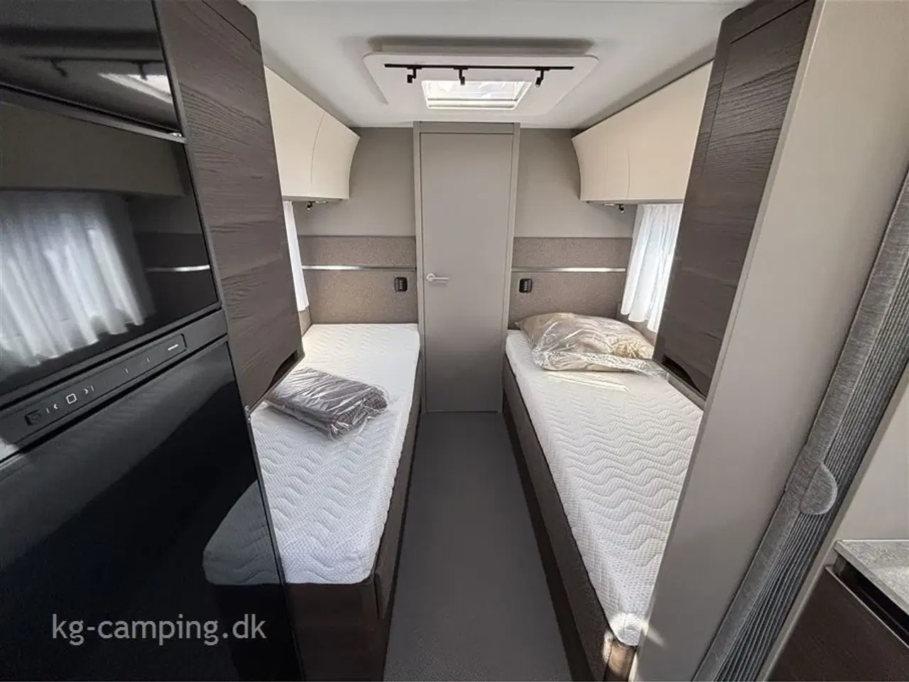 Billede 10 - 2023 - Adria Alpina 613 UT   Alpina i lækkert eksklusivt design. Enkeltsenge. Alde Centralvarme, Fortelt og Mover