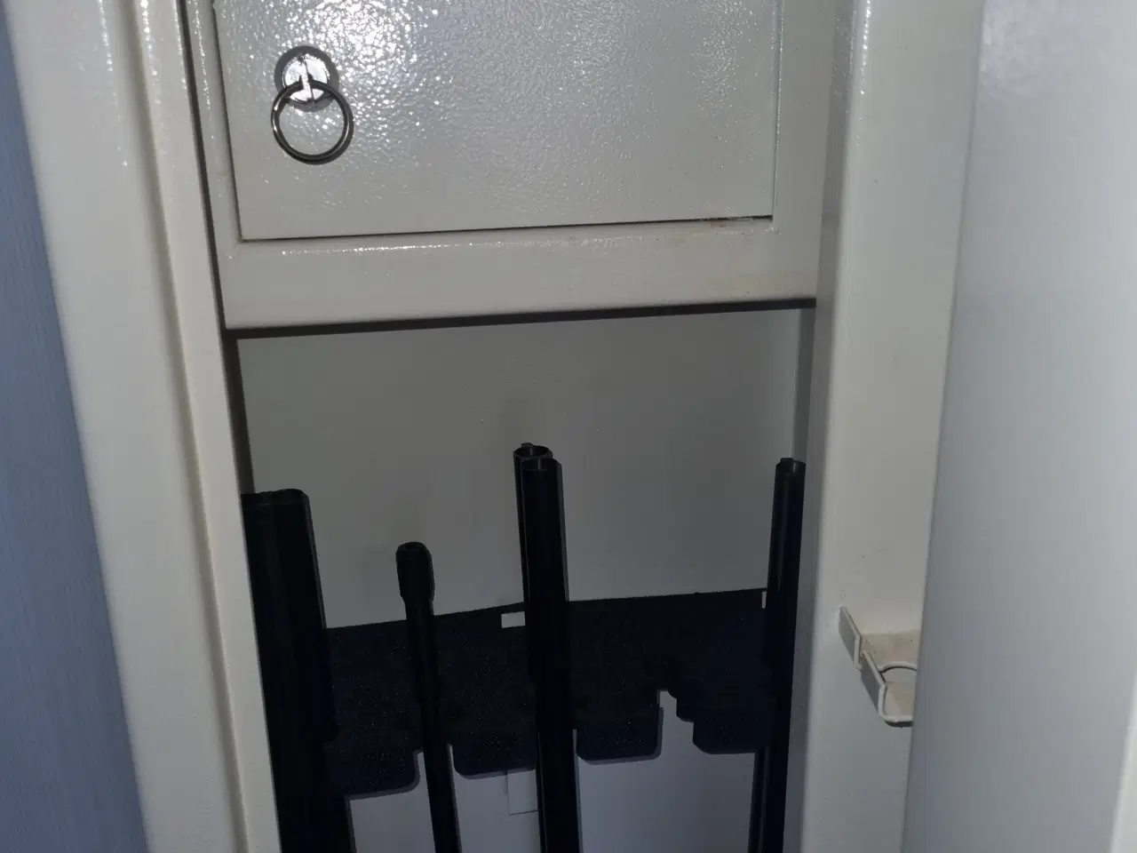 Billede 2 - Våbenskab til 5 geværer