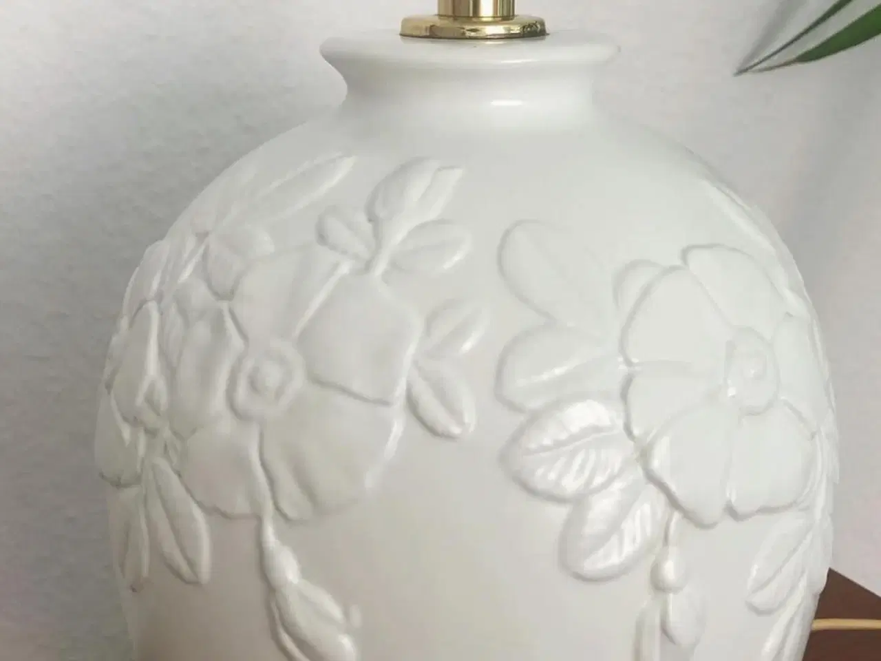 Billede 5 - Bordlampe, hvid m blomster
