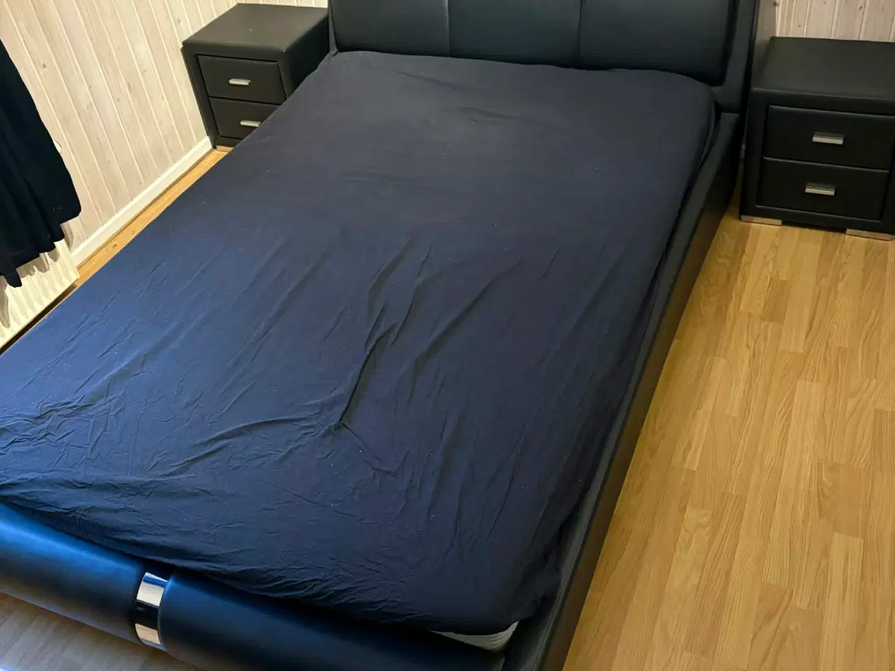 Billede 1 - seng + sengeborde
