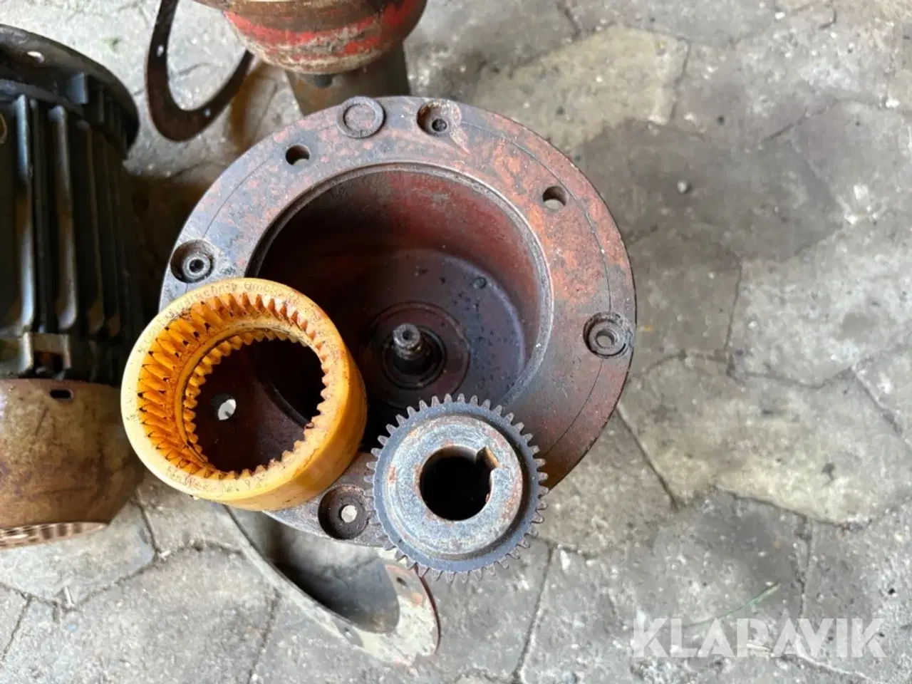 Billede 11 - Pumpe til indbyg. I hydrauliktank 2 stk + elmotor