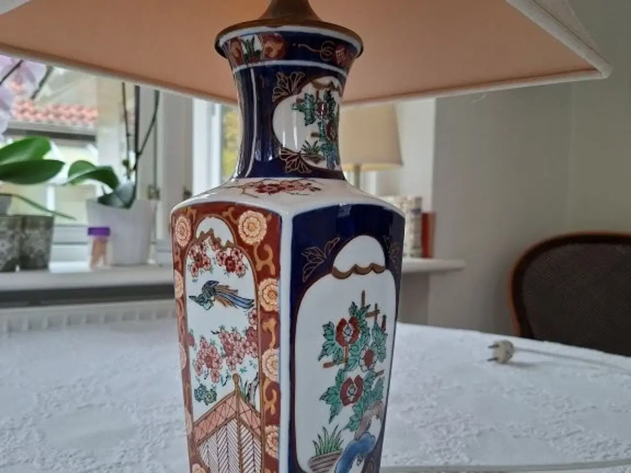 Billede 3 - Gold Imari håndmalet bordlampe med skærm sælges