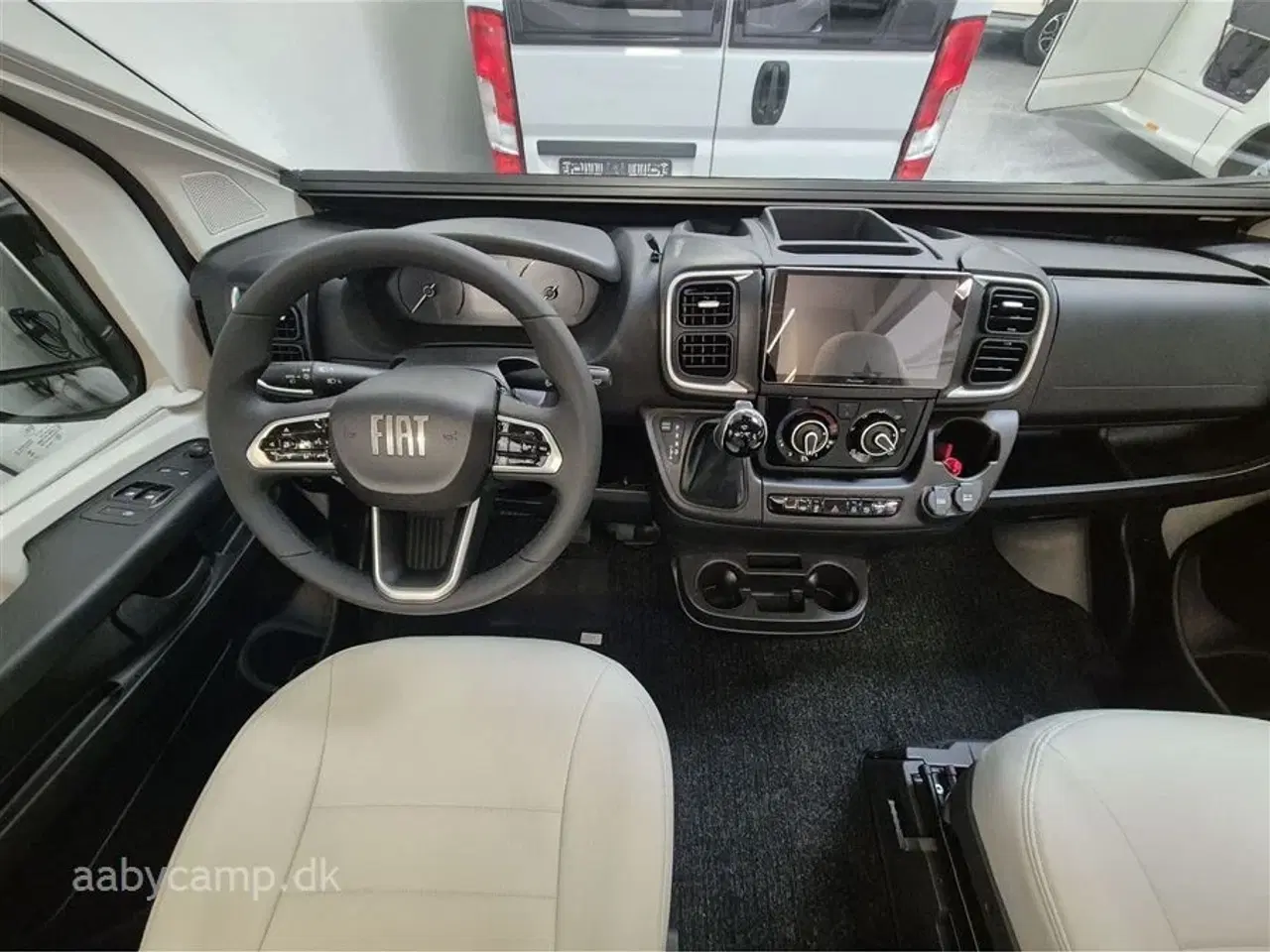 Billede 4 - 2026 - Autostar van 630LJ Design Edition   Luksus Van. Automatgaer. lædersæder.  Alufælge,  langsgående senge.