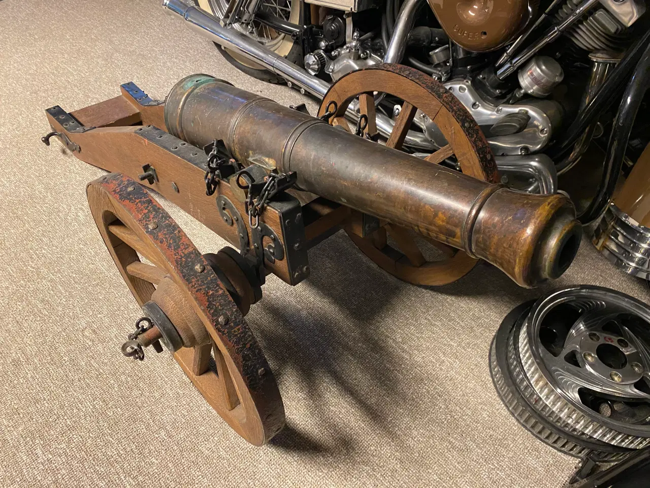 Billede 2 - Salutkanon, -evt. til dekoration.