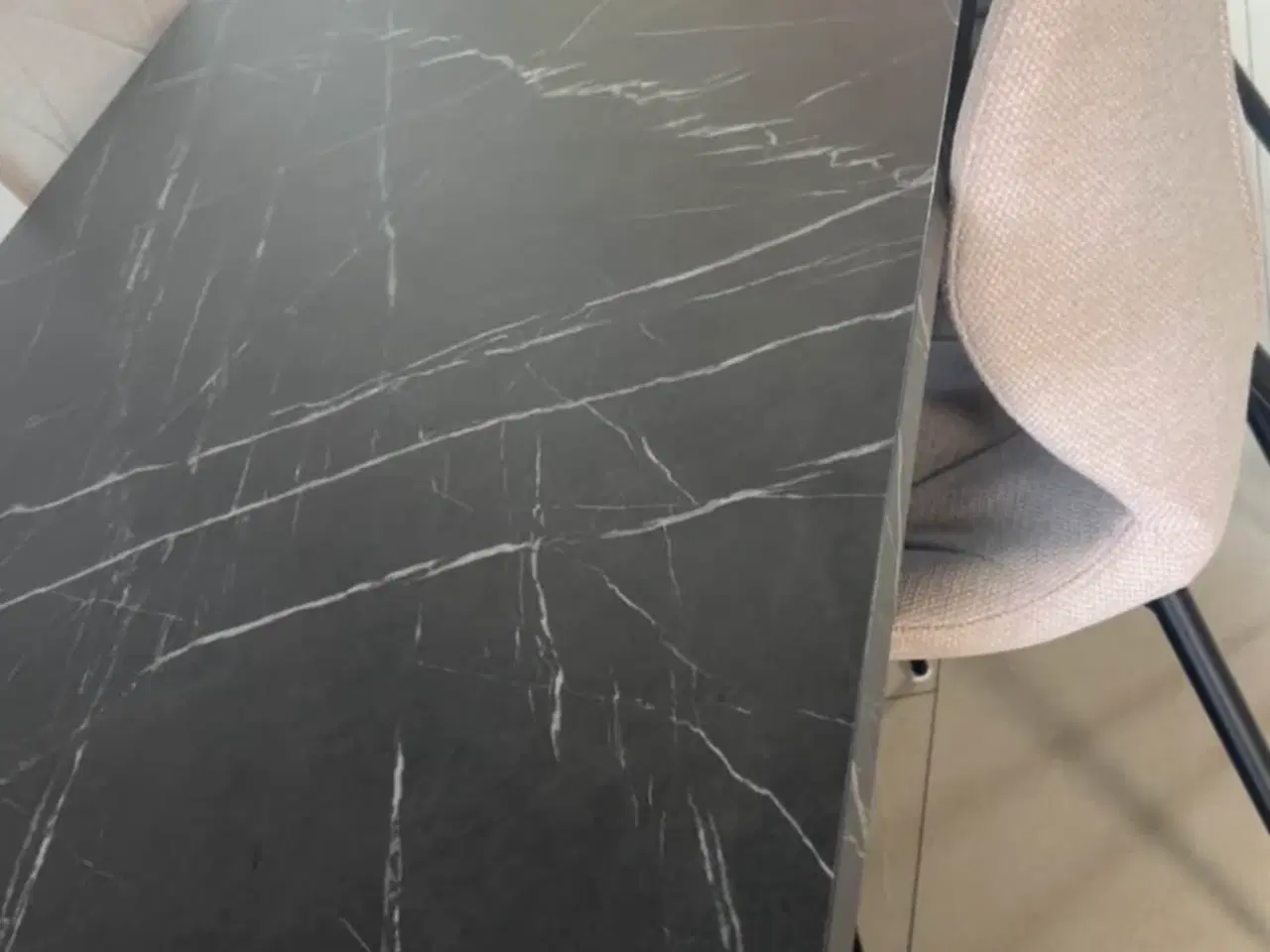 Billede 3 - Spisebord med stoler 