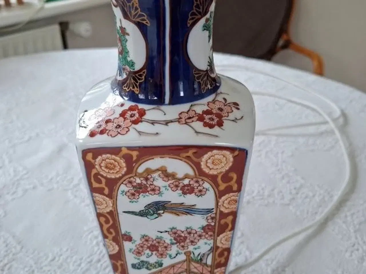 Billede 8 - Gold Imari håndmalet bordlampe med skærm sælges